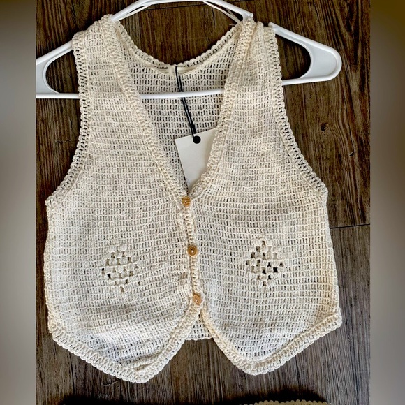 Pull&Bear Crochet Waistcoat - Picture 2 of 6